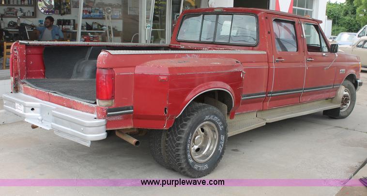 image for item C2522 1989 Ford F350 XLT Lariat crew cab pickup truck