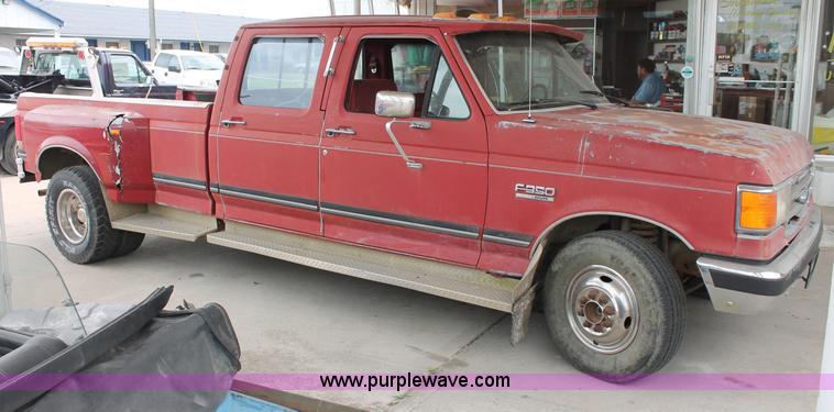 image for item C2522 1989 Ford F350 XLT Lariat crew cab pickup truck
