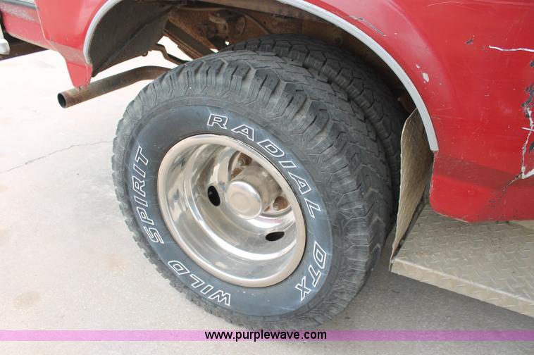 image for item C2522 1989 Ford F350 XLT Lariat crew cab pickup truck