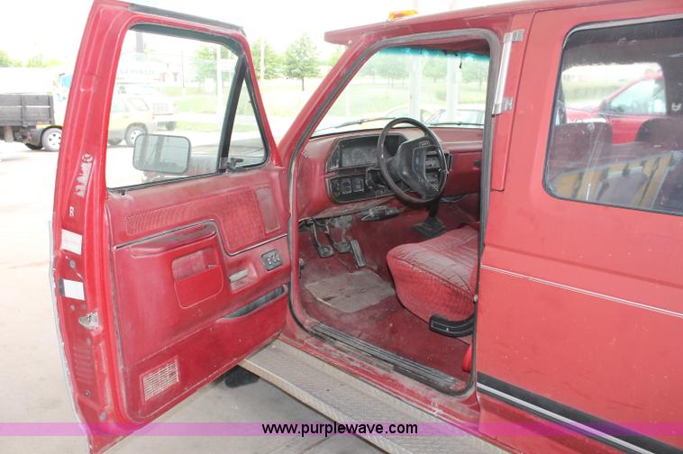 image for item C2522 1989 Ford F350 XLT Lariat crew cab pickup truck