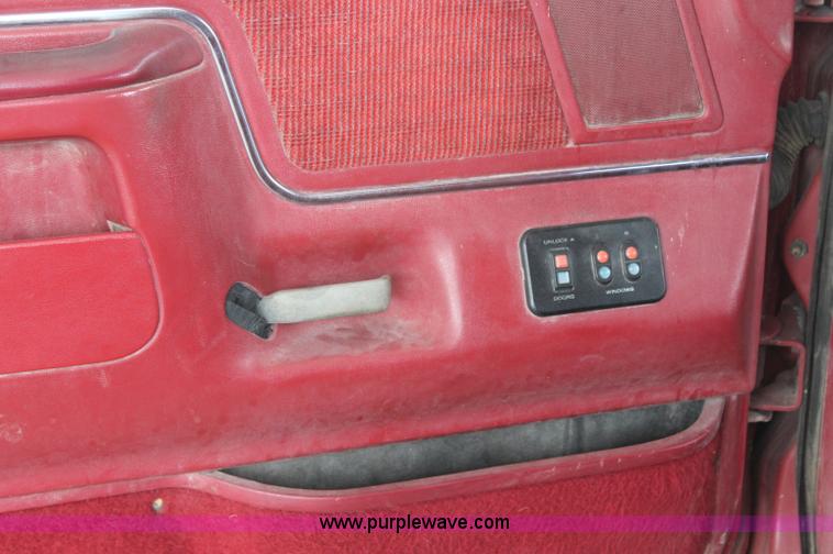 image for item C2522 1989 Ford F350 XLT Lariat crew cab pickup truck