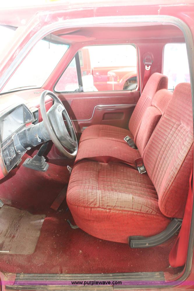 image for item C2522 1989 Ford F350 XLT Lariat crew cab pickup truck