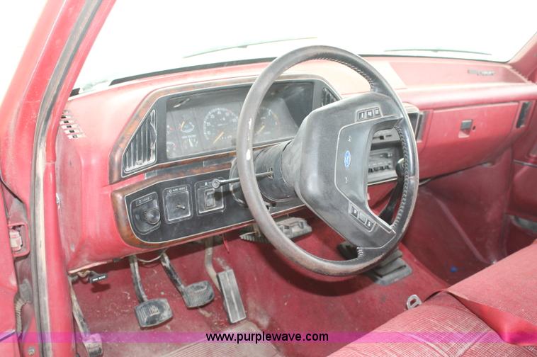 image for item C2522 1989 Ford F350 XLT Lariat crew cab pickup truck