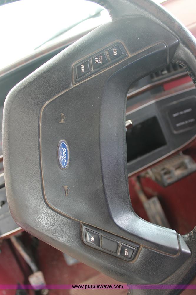 image for item C2522 1989 Ford F350 XLT Lariat crew cab pickup truck