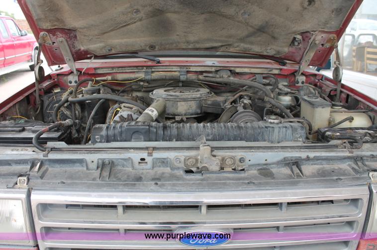 image for item C2522 1989 Ford F350 XLT Lariat crew cab pickup truck