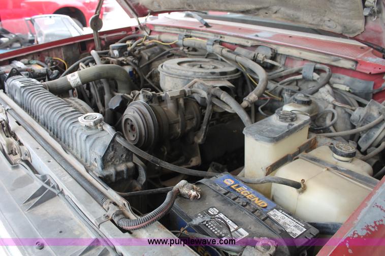 image for item C2522 1989 Ford F350 XLT Lariat crew cab pickup truck