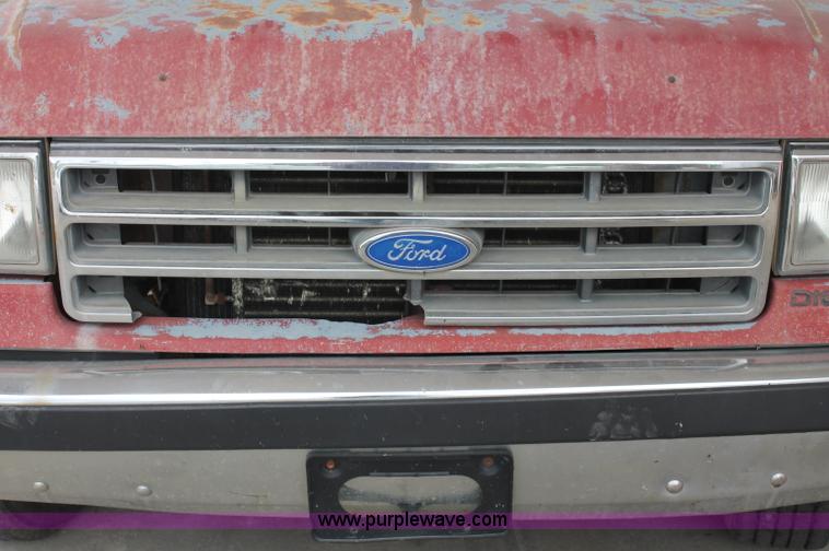 image for item C2522 1989 Ford F350 XLT Lariat crew cab pickup truck