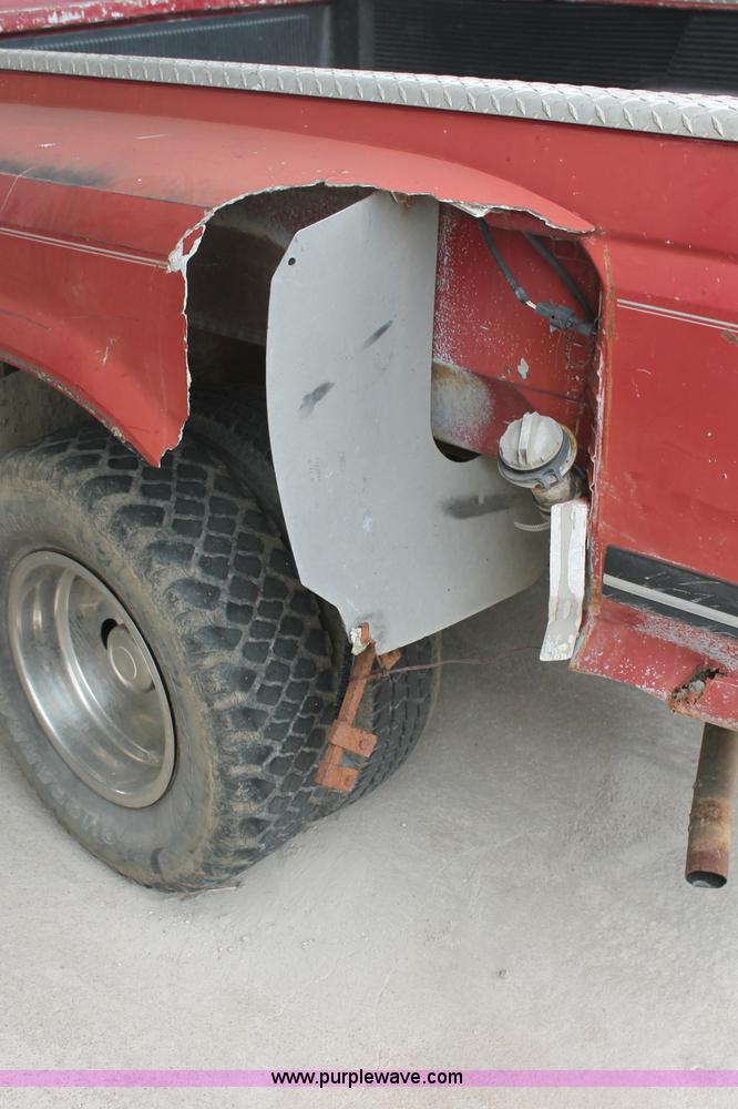 image for item C2522 1989 Ford F350 XLT Lariat crew cab pickup truck