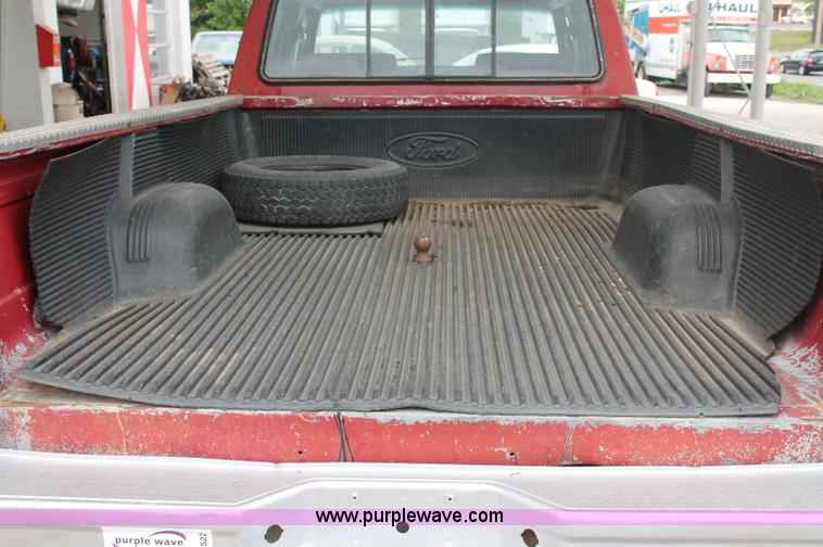 image for item C2522 1989 Ford F350 XLT Lariat crew cab pickup truck