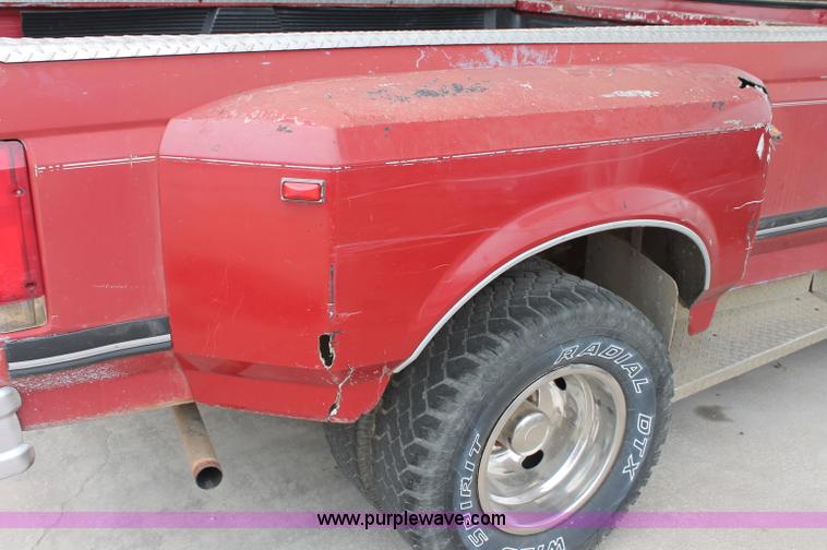 image for item C2522 1989 Ford F350 XLT Lariat crew cab pickup truck