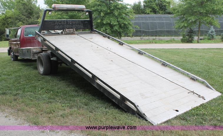 image for item C2525 1990 Ford F350 roll back truck