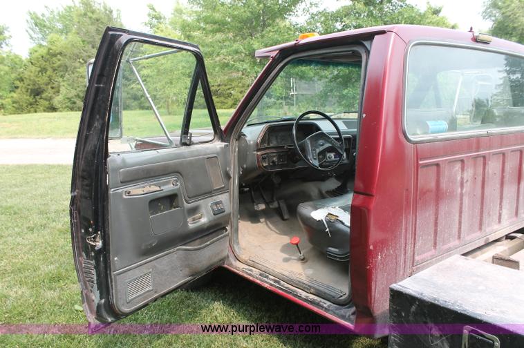 image for item C2525 1990 Ford F350 roll back truck
