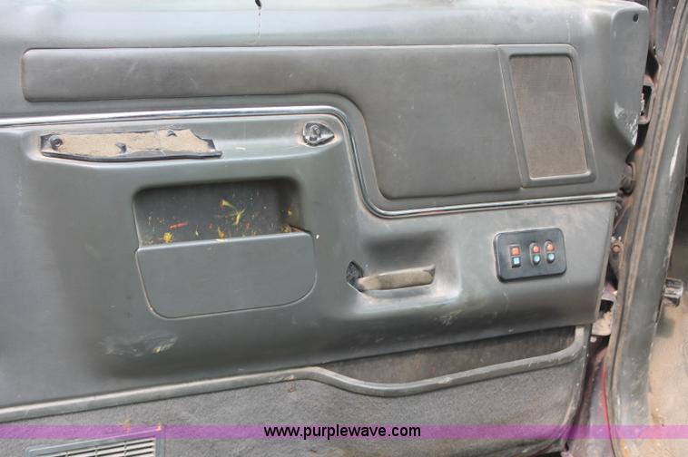 image for item C2525 1990 Ford F350 roll back truck