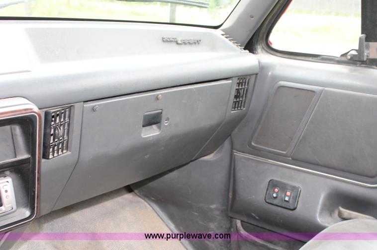 image for item C2525 1990 Ford F350 roll back truck