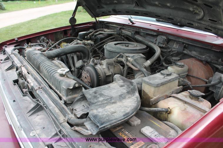 image for item C2525 1990 Ford F350 roll back truck