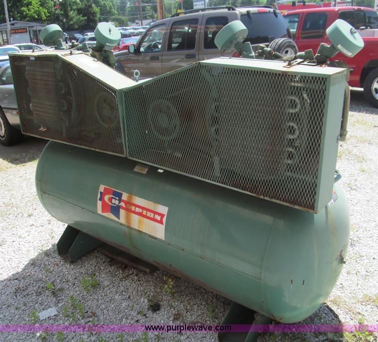 image for item D3282 1997 Champion HR10D-25 air compressor