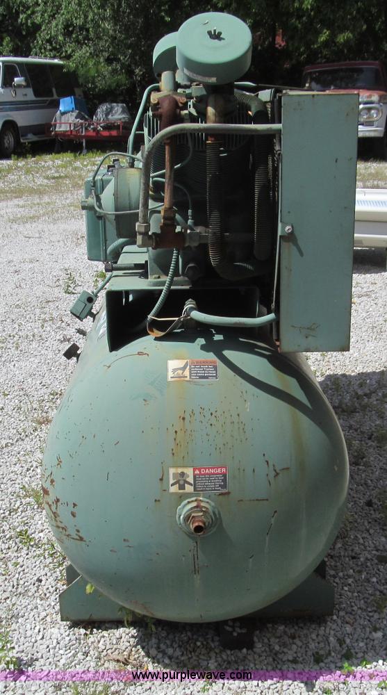 image for item D3282 1997 Champion HR10D-25 air compressor