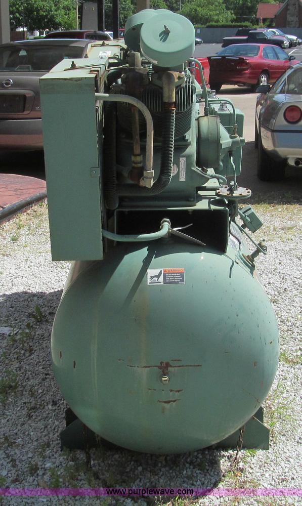 image for item D3282 1997 Champion HR10D-25 air compressor