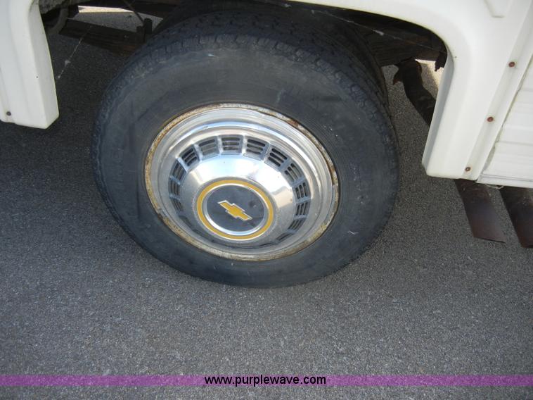 image for item D4110 1977 Chevrolet Delta 30 RV camper