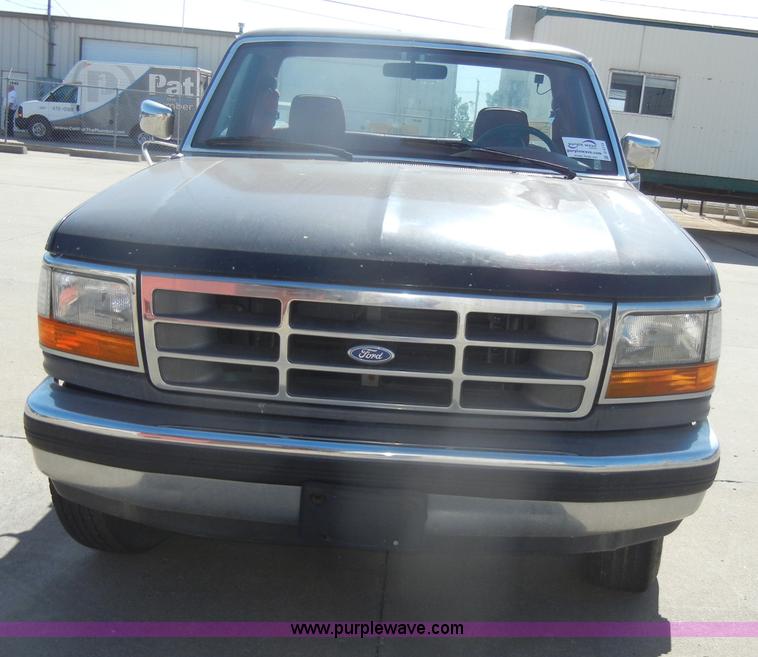 image for item D4115 1992 Ford F250 XLT pickup truck