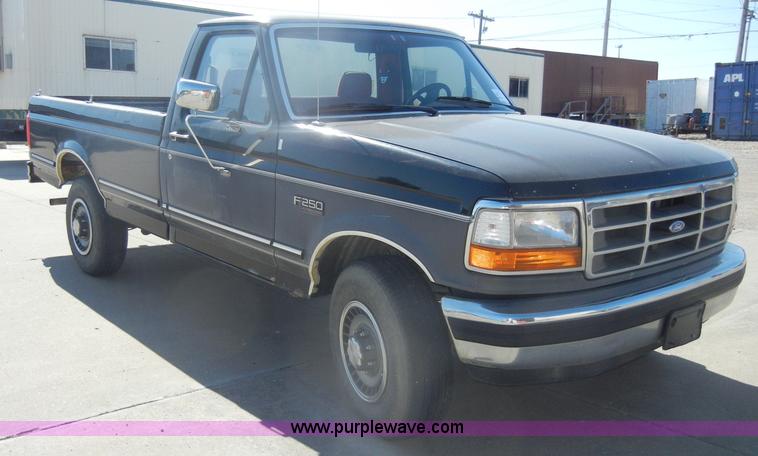 image for item D4115 1992 Ford F250 XLT pickup truck