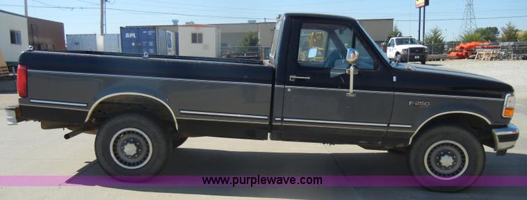 image for item D4115 1992 Ford F250 XLT pickup truck