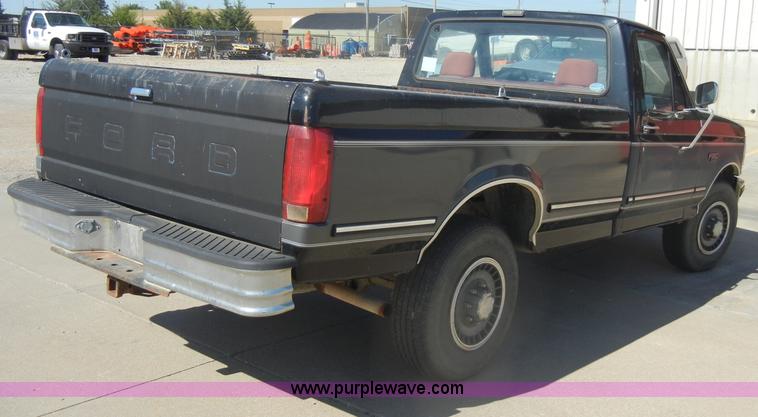 image for item D4115 1992 Ford F250 XLT pickup truck