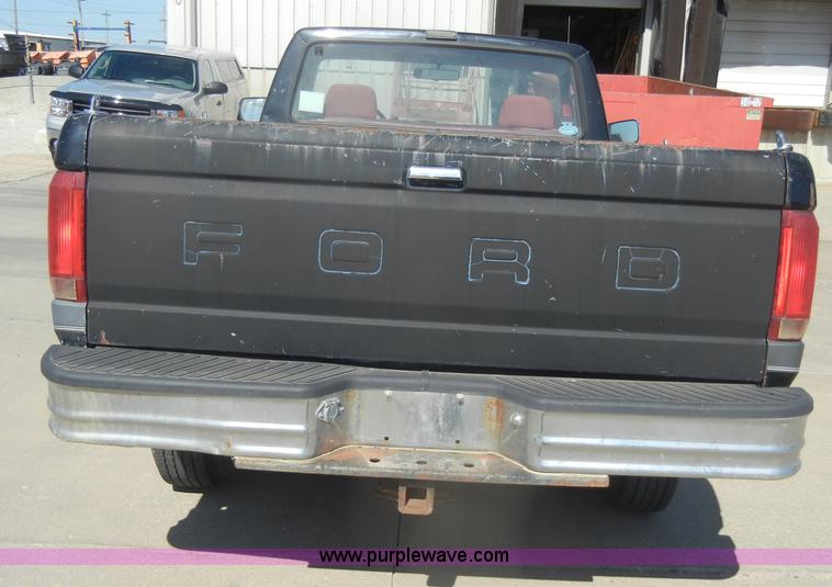 image for item D4115 1992 Ford F250 XLT pickup truck