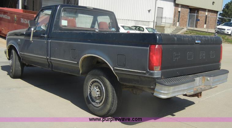image for item D4115 1992 Ford F250 XLT pickup truck