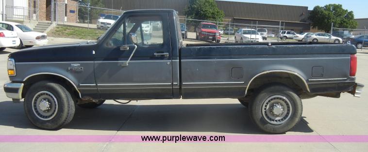 image for item D4115 1992 Ford F250 XLT pickup truck
