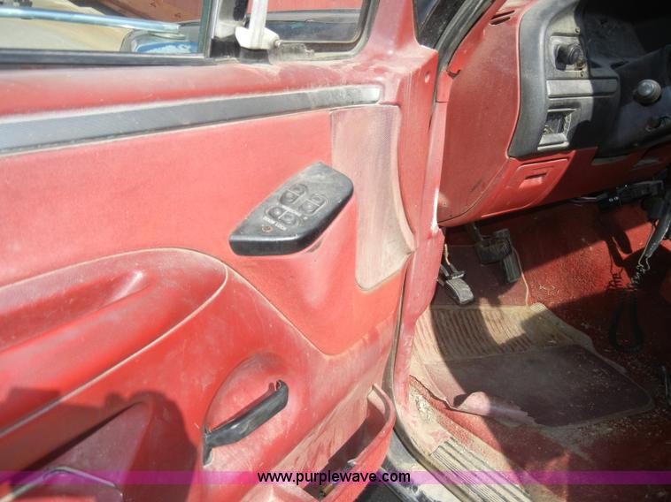 image for item D4115 1992 Ford F250 XLT pickup truck