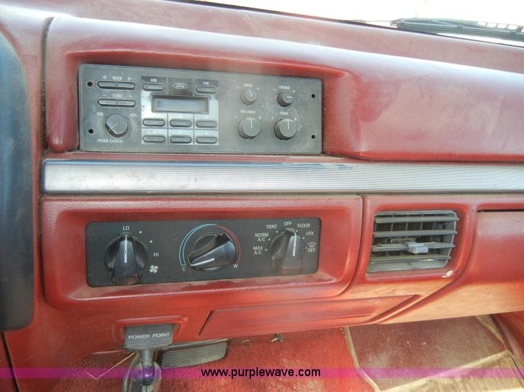 image for item D4115 1992 Ford F250 XLT pickup truck