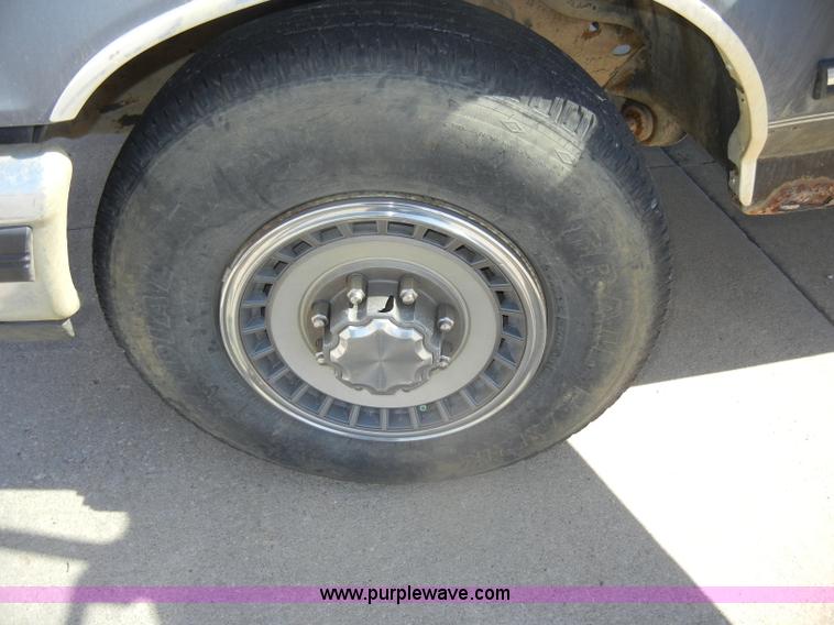 image for item D4115 1992 Ford F250 XLT pickup truck