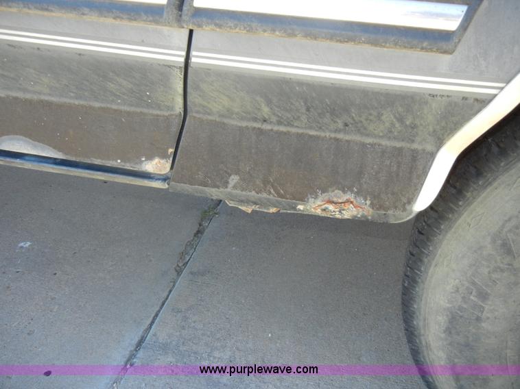 image for item D4115 1992 Ford F250 XLT pickup truck