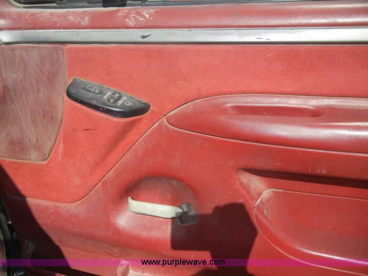 image for item D4115 1992 Ford F250 XLT pickup truck