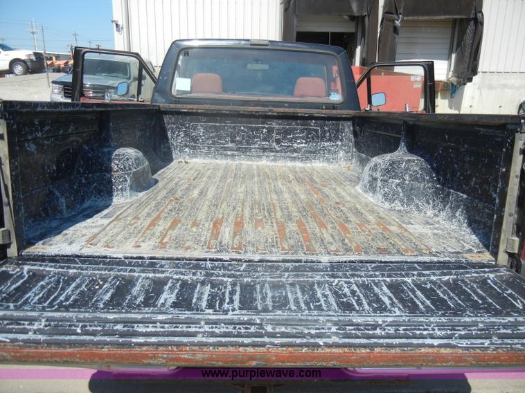 image for item D4115 1992 Ford F250 XLT pickup truck