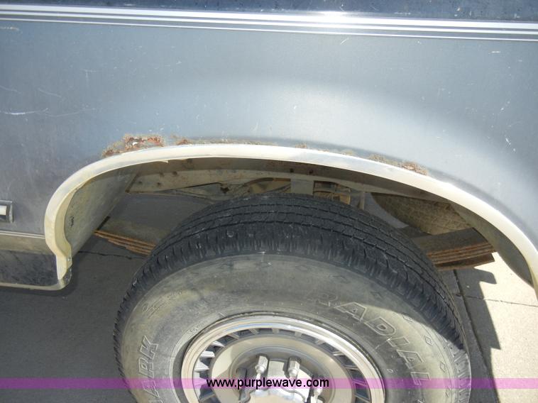 image for item D4115 1992 Ford F250 XLT pickup truck