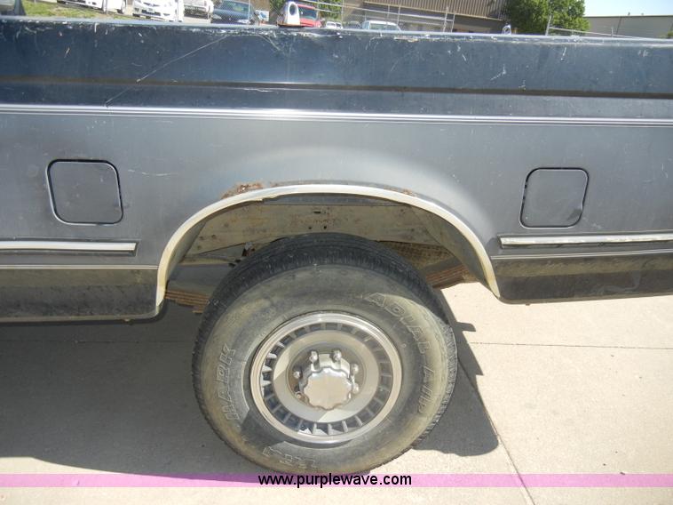 image for item D4115 1992 Ford F250 XLT pickup truck