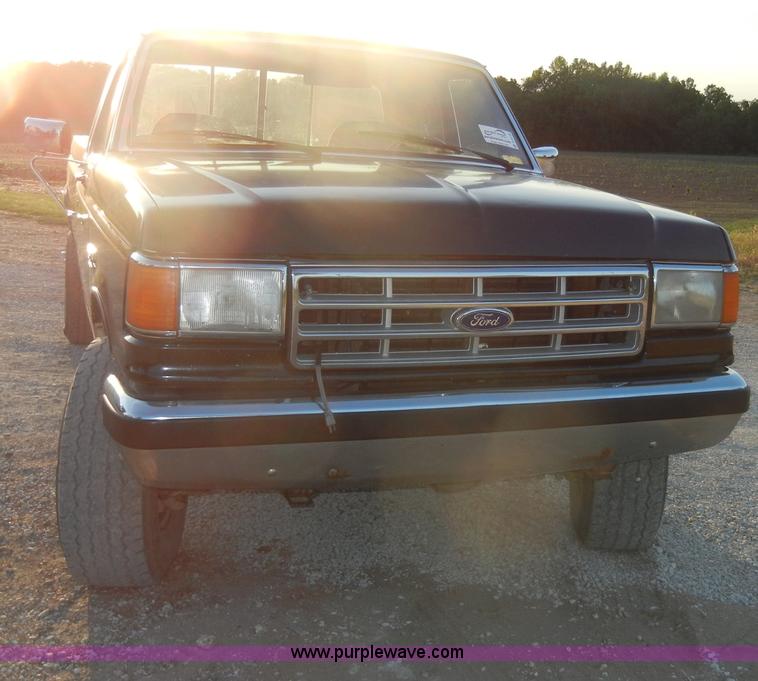 image for item D4118 1988 Ford F250 XLT Lariat extended cab pickup bed