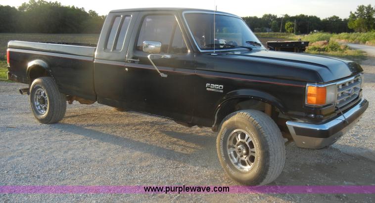 image for item D4118 1988 Ford F250 XLT Lariat extended cab pickup bed