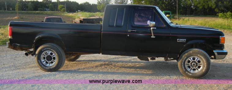 image for item D4118 1988 Ford F250 XLT Lariat extended cab pickup bed