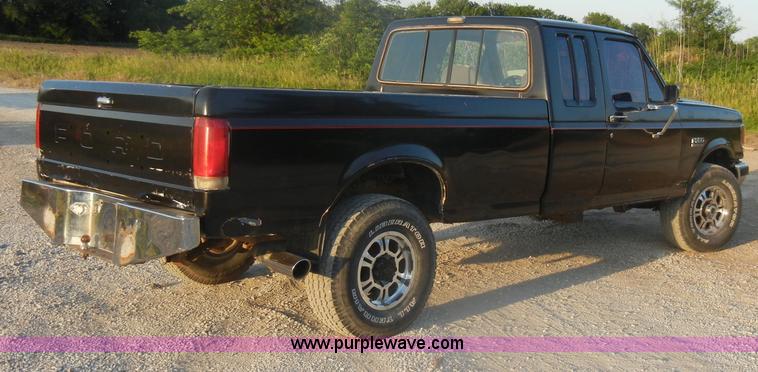 image for item D4118 1988 Ford F250 XLT Lariat extended cab pickup bed