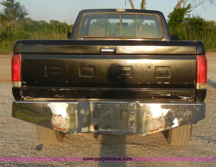 image for item D4118 1988 Ford F250 XLT Lariat extended cab pickup bed