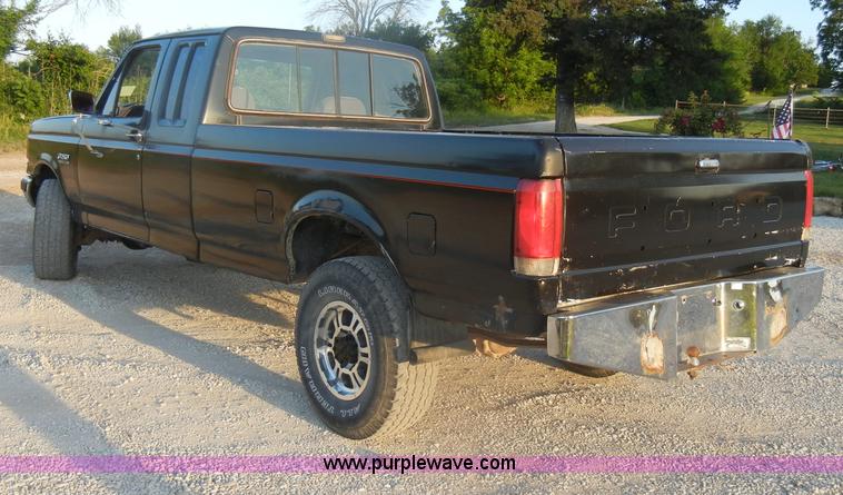 image for item D4118 1988 Ford F250 XLT Lariat extended cab pickup bed