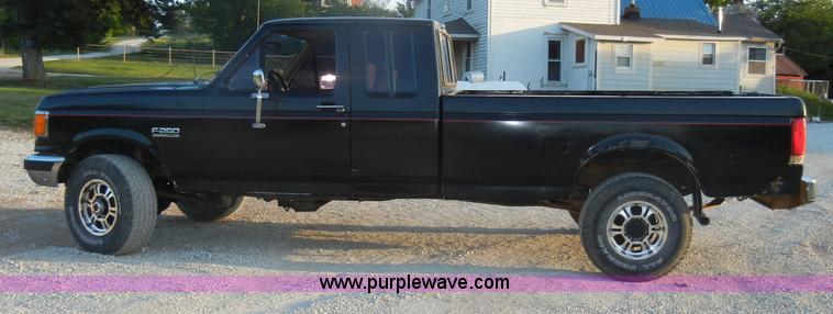 image for item D4118 1988 Ford F250 XLT Lariat extended cab pickup bed