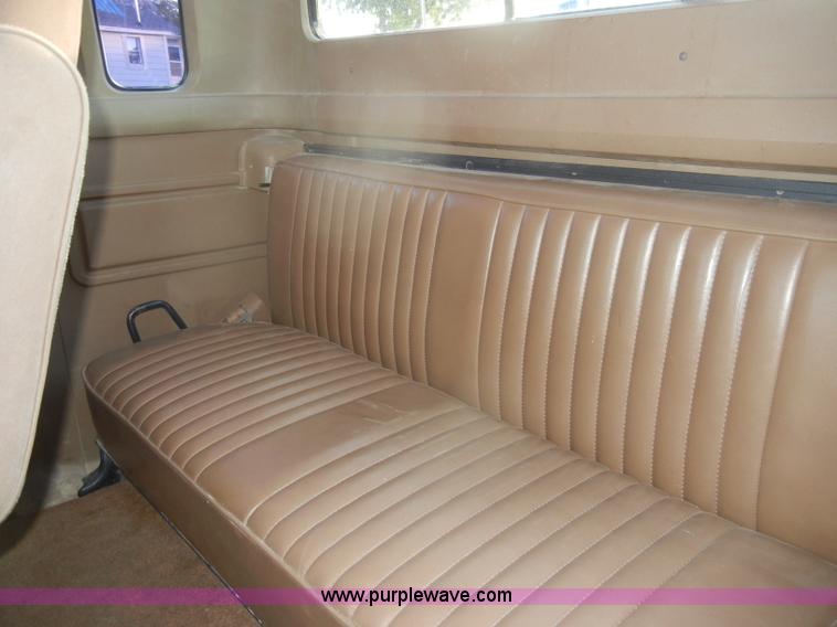 image for item D4118 1988 Ford F250 XLT Lariat extended cab pickup bed