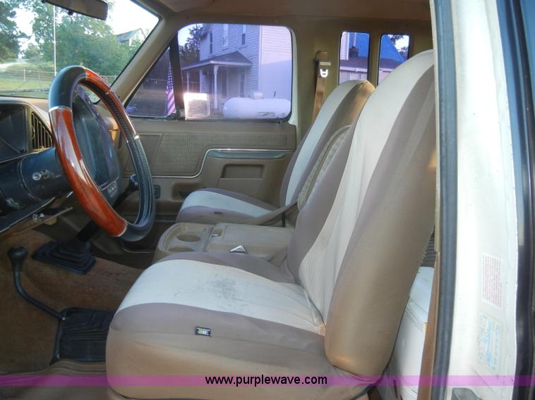 image for item D4118 1988 Ford F250 XLT Lariat extended cab pickup bed