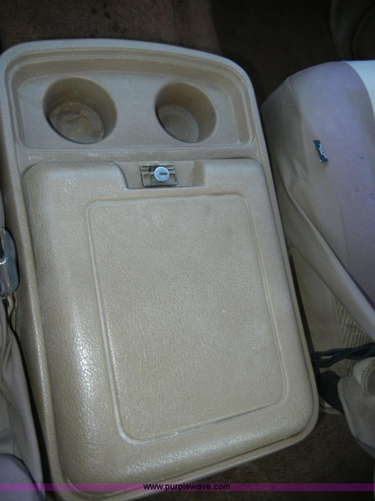 image for item D4118 1988 Ford F250 XLT Lariat extended cab pickup bed