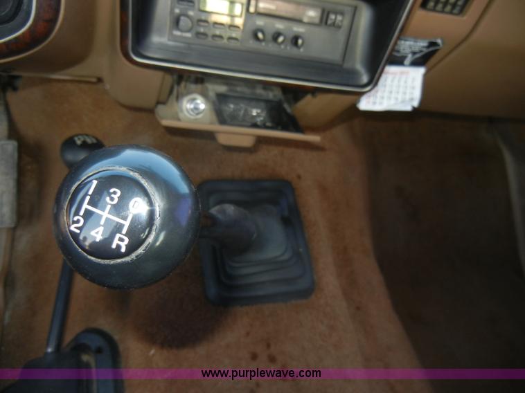 image for item D4118 1988 Ford F250 XLT Lariat extended cab pickup bed