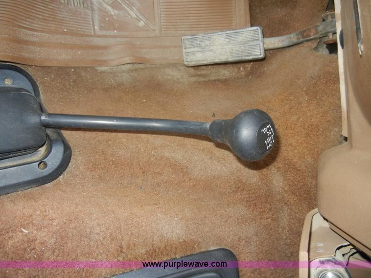 image for item D4118 1988 Ford F250 XLT Lariat extended cab pickup bed